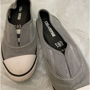 Like new Ladies converse slip on size 6